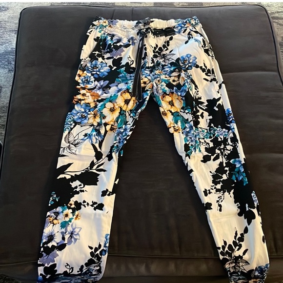 Jaanuu Pants - Jaanuu floral scrub pants medium